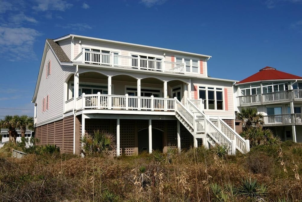 The Breakers - carbon neutral hotel in Unknown City