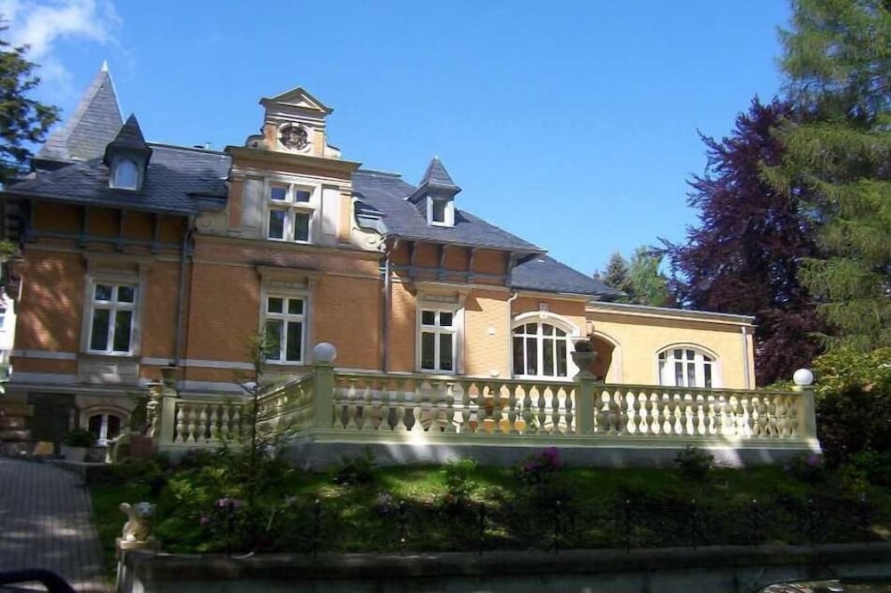 Haus Beuth — 4-Star Luxury Hotel in Bad Elster, Germany