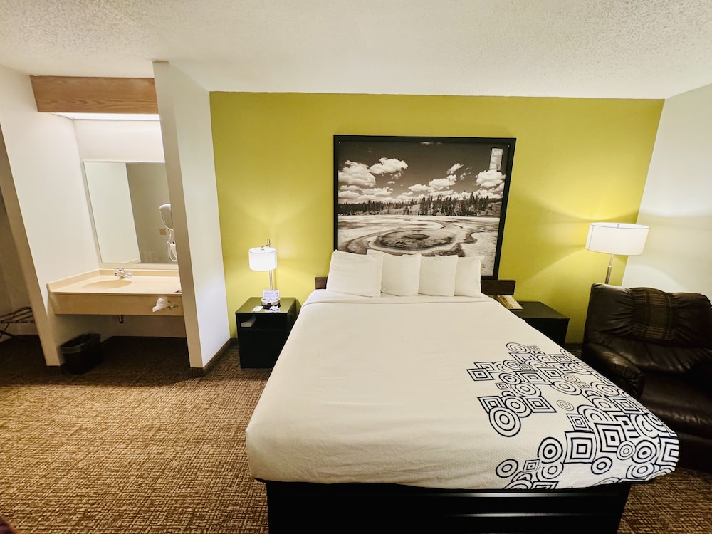 Forest City Inn - photo 24