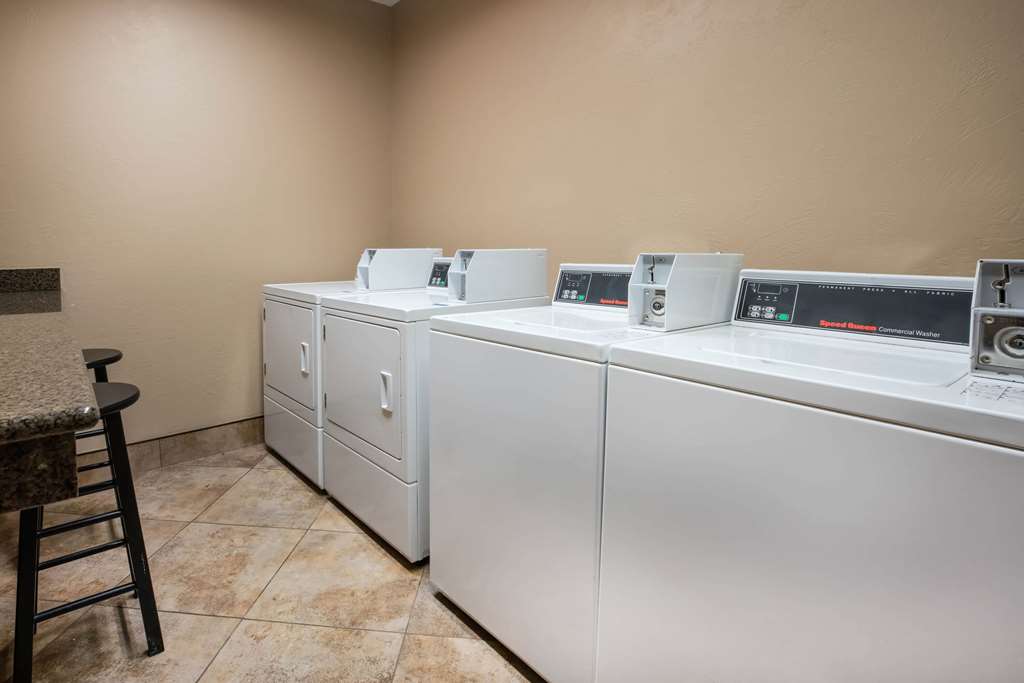 La Quinta Inn & Suites by Wyndham Eugene - photo 27