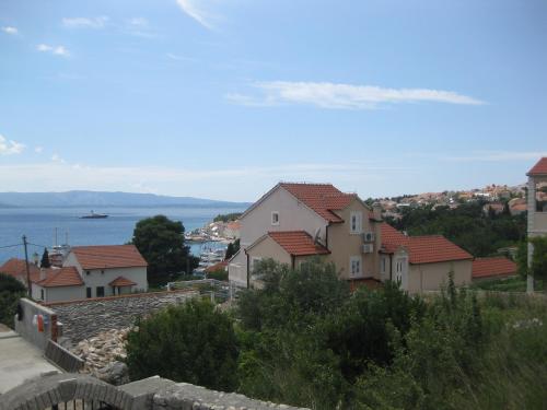 Apartments by the sea Bol Brac 13665 — 4-Star Luxury Hotel in Bol, Croatia
