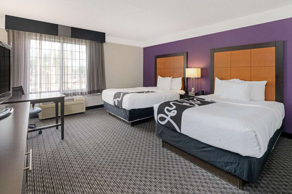 La Quinta Inn & Suites by Wyndham Phoenix Scottsdale - photo 23
