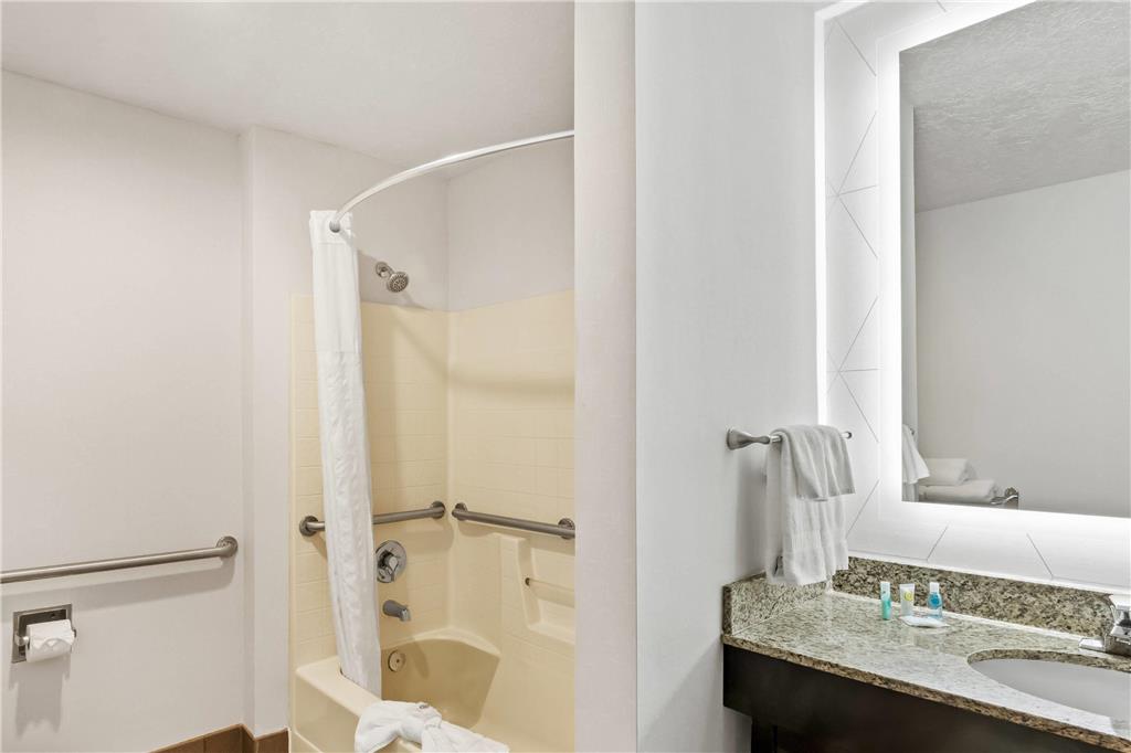 Comfort Suites Clackamas - photo 22