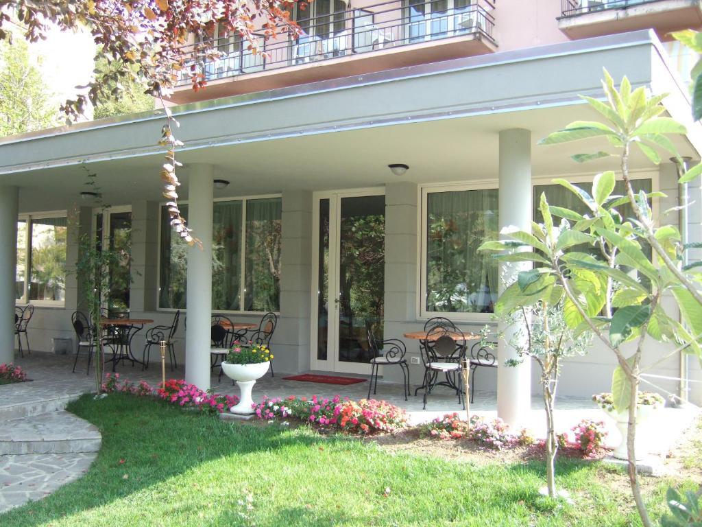 Hotel Elvira — hotel in Salsomaggiore Terme