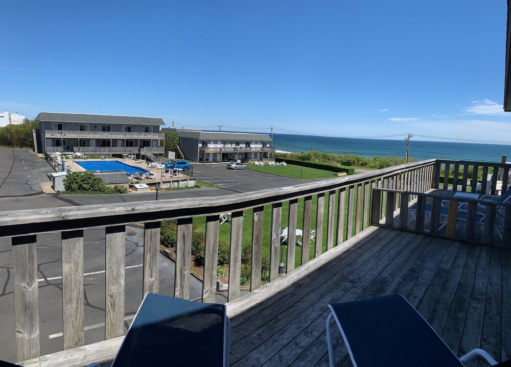 Hartmans' Briney Breezes Beach Resort - carbon neutral hotel in Montauk