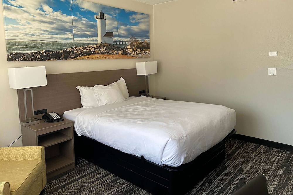 Days Inn by Wyndham Manitowoc - photo 11