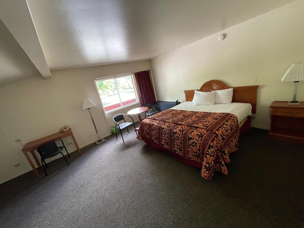 Vibe Inn Whirlpool Suites - photo 15