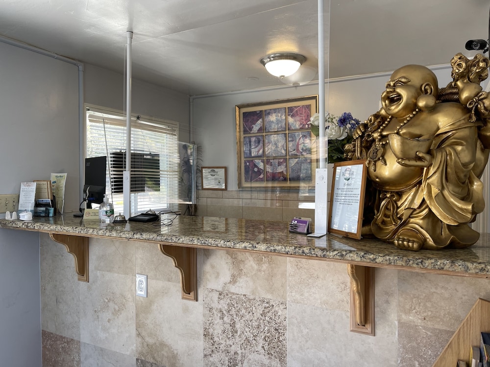 The Palomar Inn - photo 2