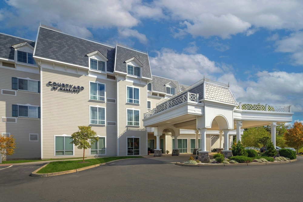 Courtyard by Marriott Lenox Berkshires - carbon neutral hotel in Lenox