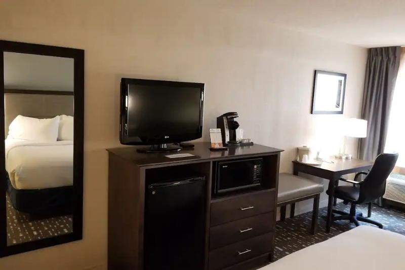 Wingate by Wyndham Auburn - photo 9