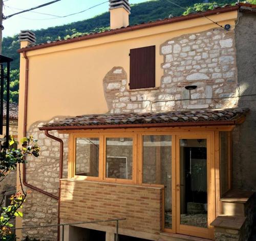 Casa Vacanze L'arco di Fondarca — 4-Star Luxury Hotel in Cagli, Italy