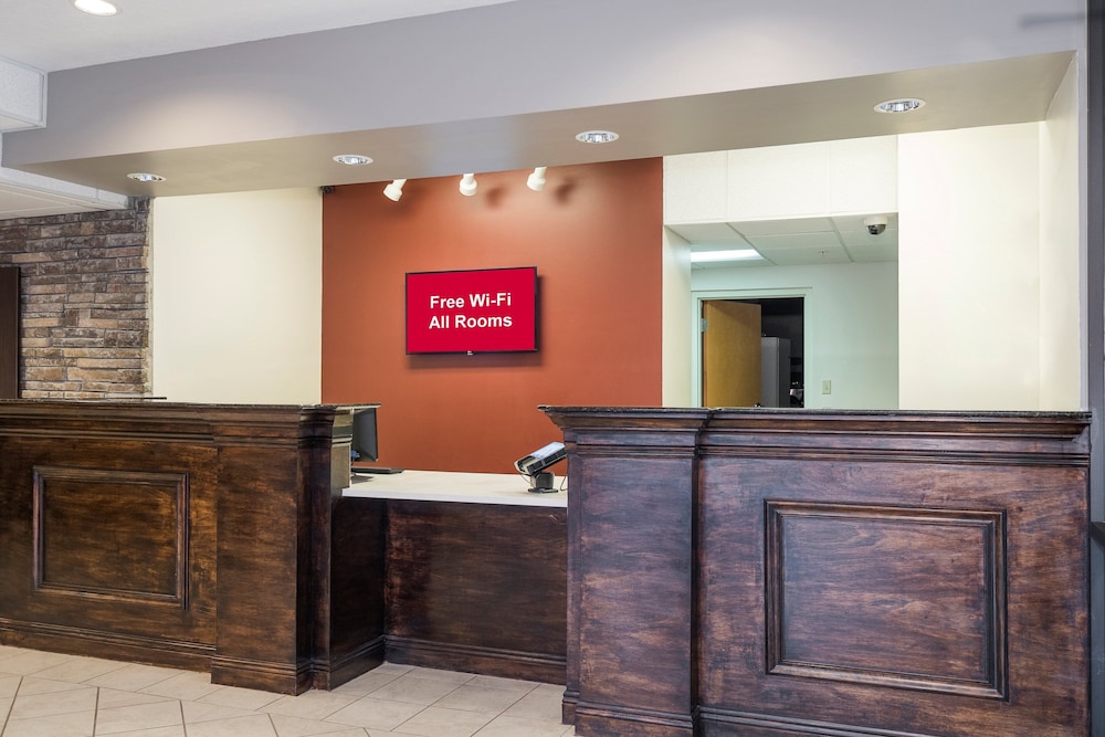 Red Roof Inn & Suites Biloxi Ocean Springs - photo 2