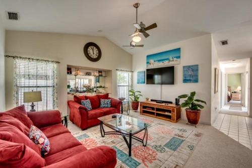 Villa McArita 4 bedroom home w. heated pool on the water — 4-Star Luxury Hotel in Cape Coral, United States
