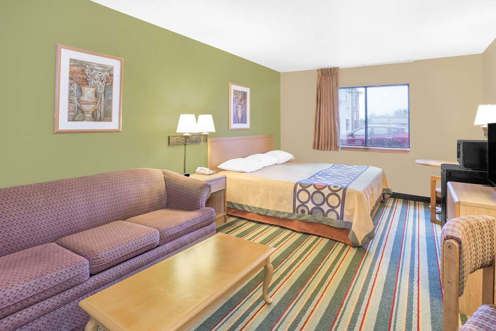 Super 8 by Wyndham East Moline - photo 7