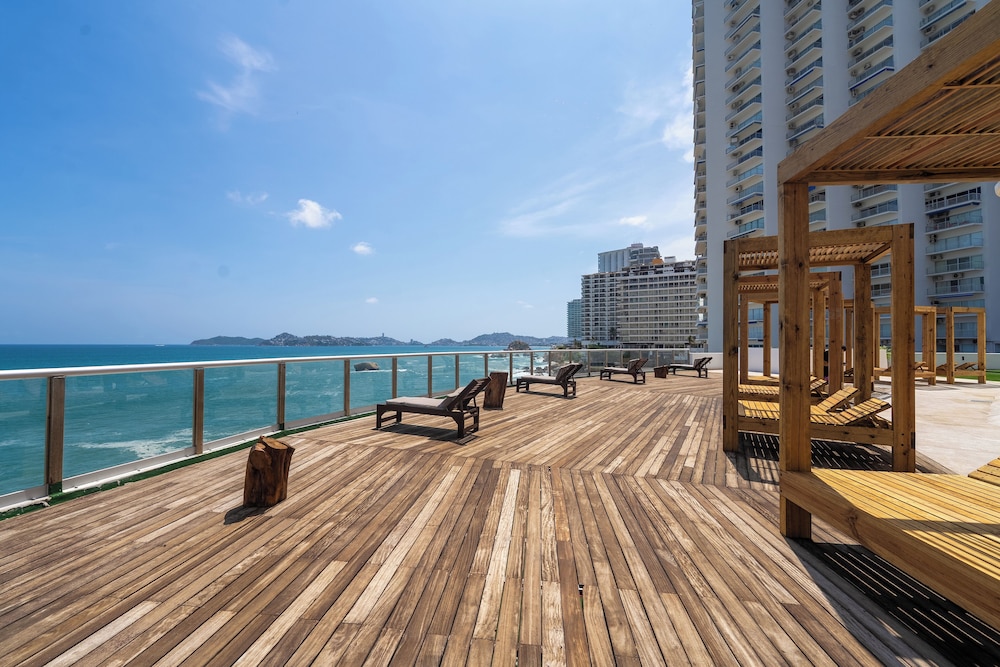 Sundeck