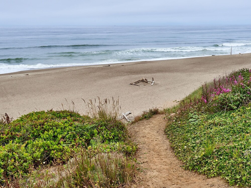 Surfer's Beach Retreat - photo 32