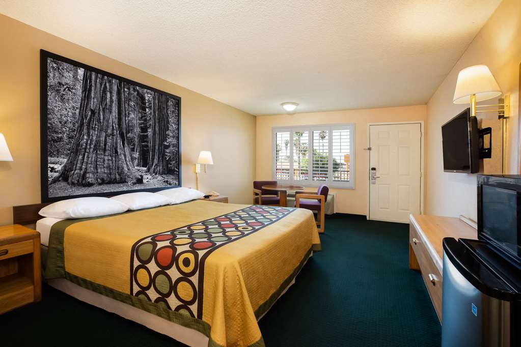 Super 8 by Wyndham Lindsay Olive Tree - photo 18