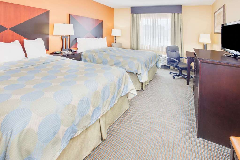Days Inn & Suites by Wyndham Russellville - photo 8