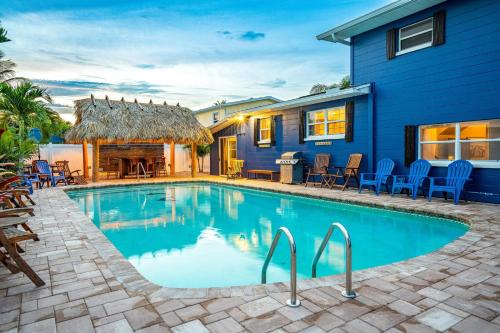 TIKI BLUE Fun for Big Groups Near Beach Hot Tub Heated Pool in Cocoa Beach, United States