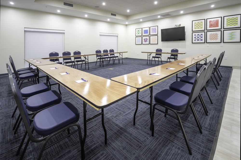 Holiday Inn Express & Suites Fort Myers Airport by IHG - photo 44