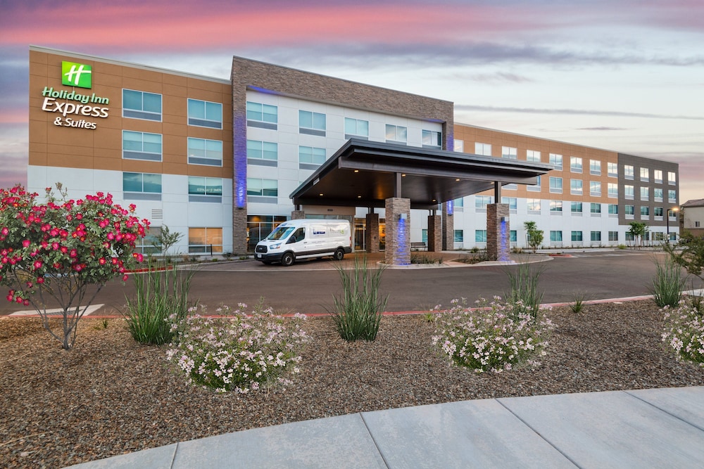 Holiday Inn Express & Suites Phoenix Airport North by IHG - featured photo