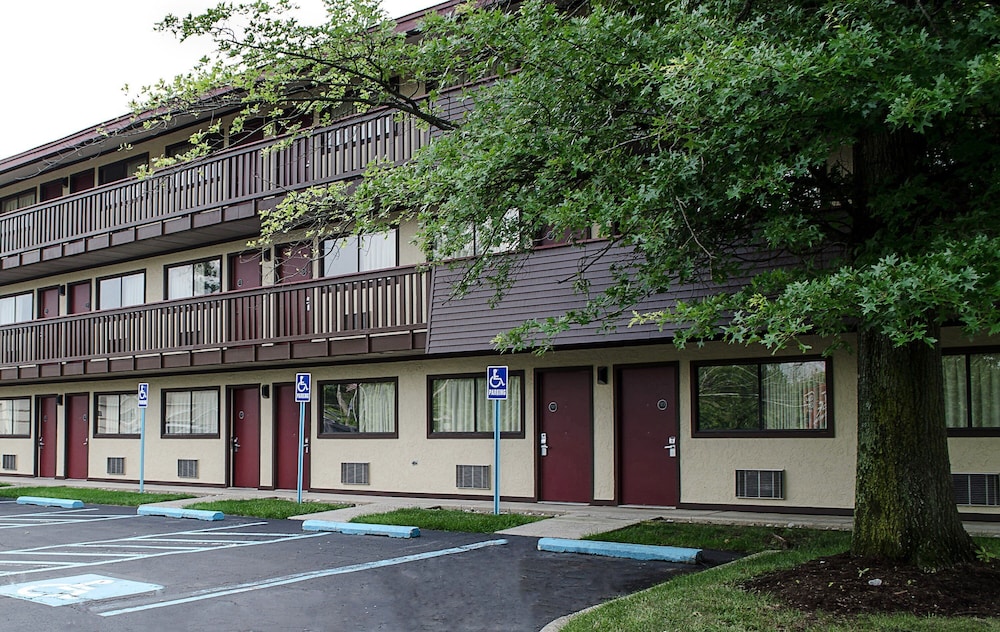 Red Roof Inn Philadelphia Oxford Valley - photo 24