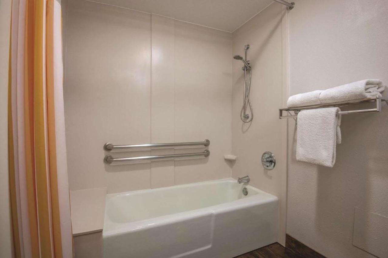 La Quinta Inn & Suites by Wyndham Silverthorne Summit Co - photo 37