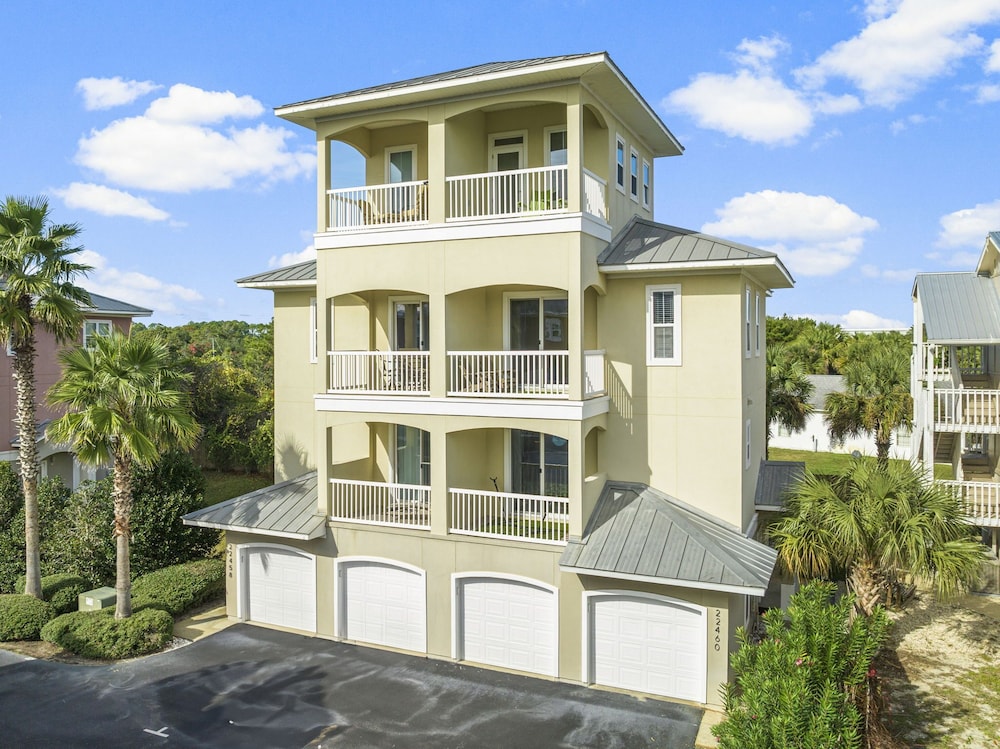 22460 Front Beach Rd Sunshine House — 4-Star Luxury Hotel in Panama City Beach, United States