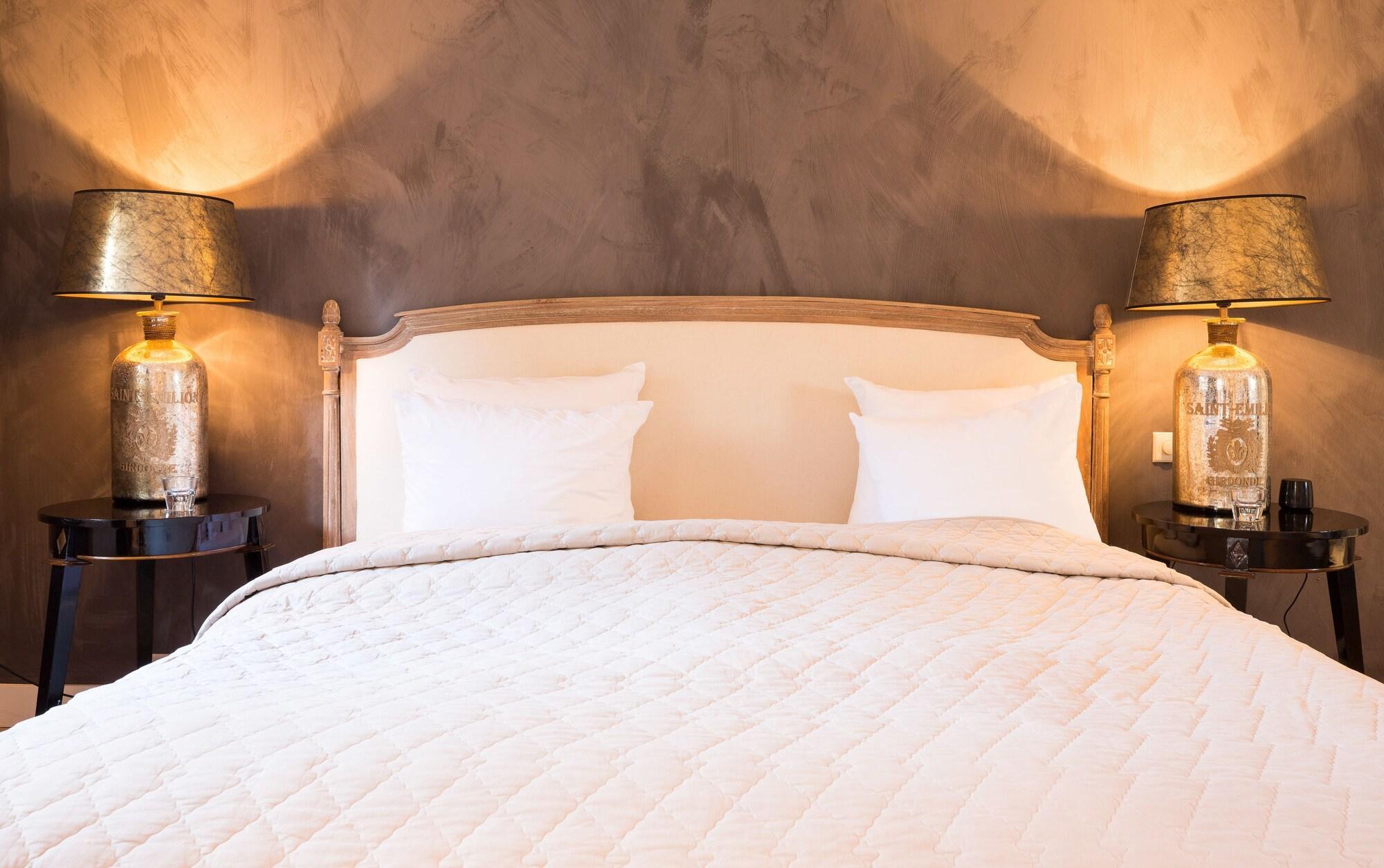Suitehotel Posthoorn — 4-Star Luxury Hotel in Monnickendam, Netherlands