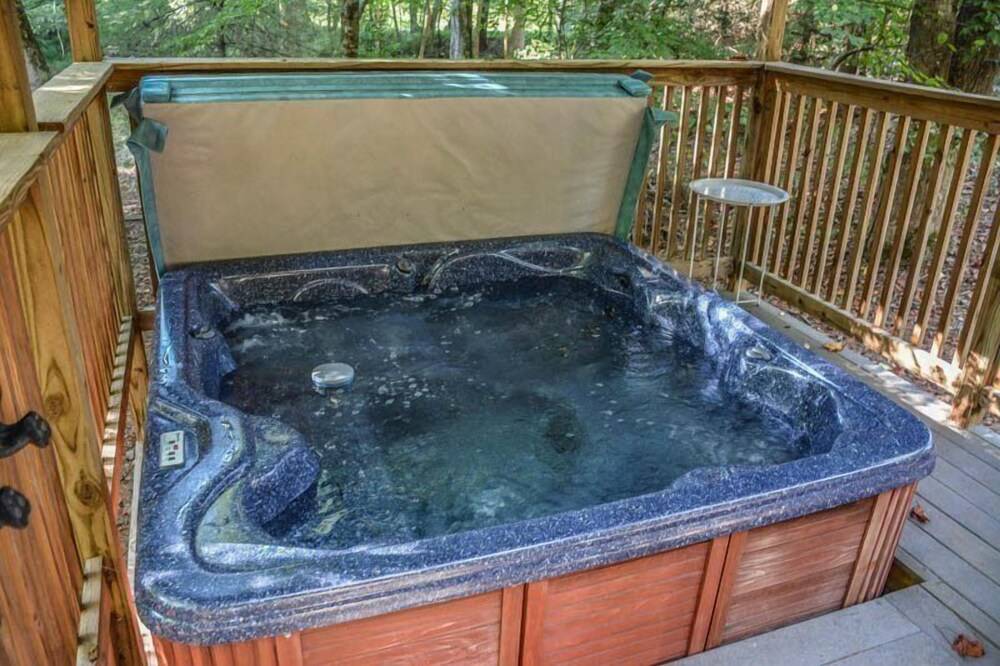 Harleys River Retreat Charming Cabin in Coosawattee River Resort Hot tub Ellijay - photo 11