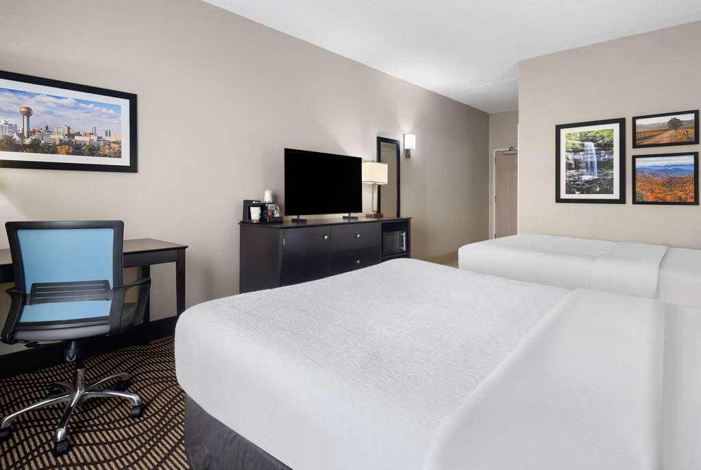 La Quinta Inn & Suites by Wyndham Knoxville Airport - photo 10