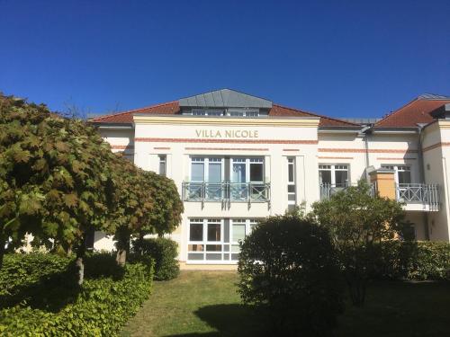 FEWO II Villa Nicole Hafenstraße 37 — 4-Star Luxury Hotel in Zingst, Germany