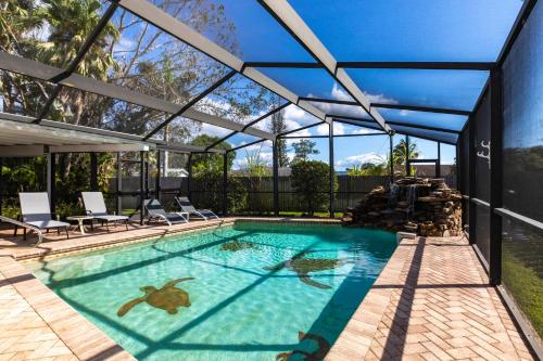 Renovated Naples Home with Seasonally Heated Pool — 4-Star Luxury Hotel in Naples, United States