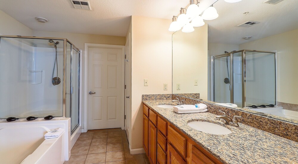 Legacy Towers Legacy II 305 - photo 15