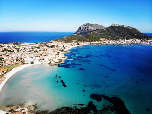 Domus Eleonora a due passi dal mare in Golfo Aranci, Italy