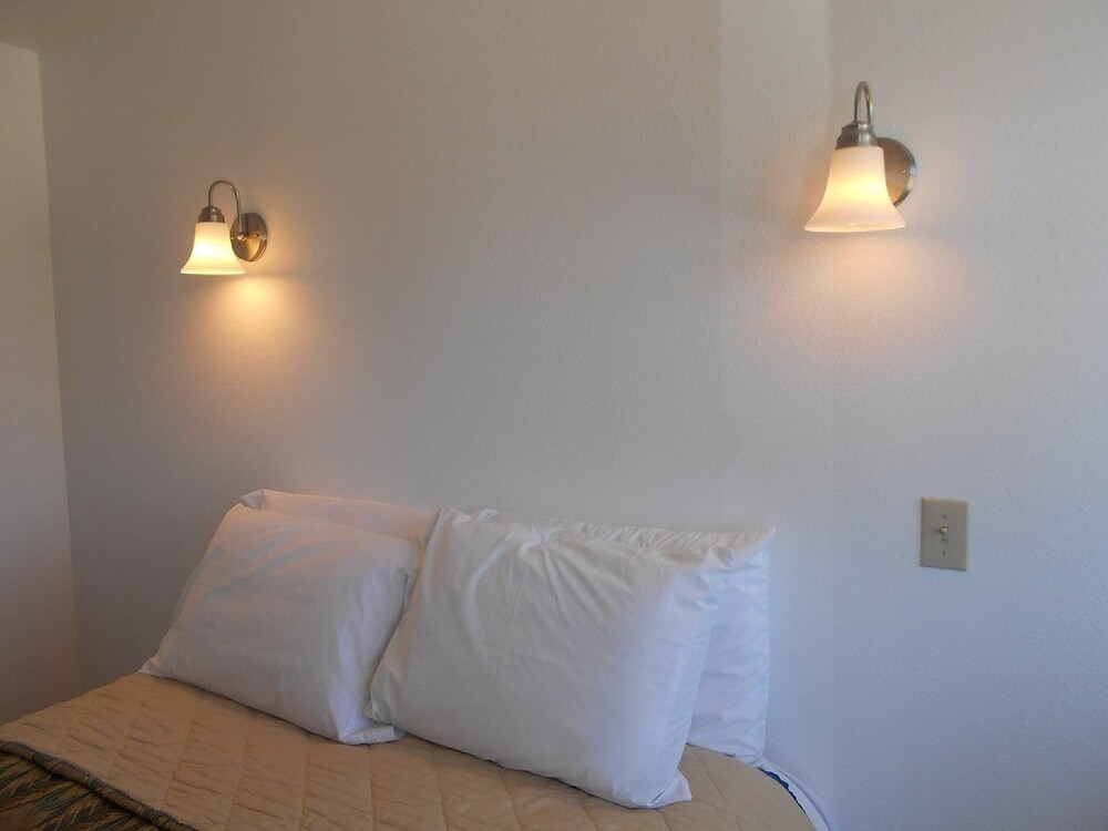 Super Saver Inn - photo 9