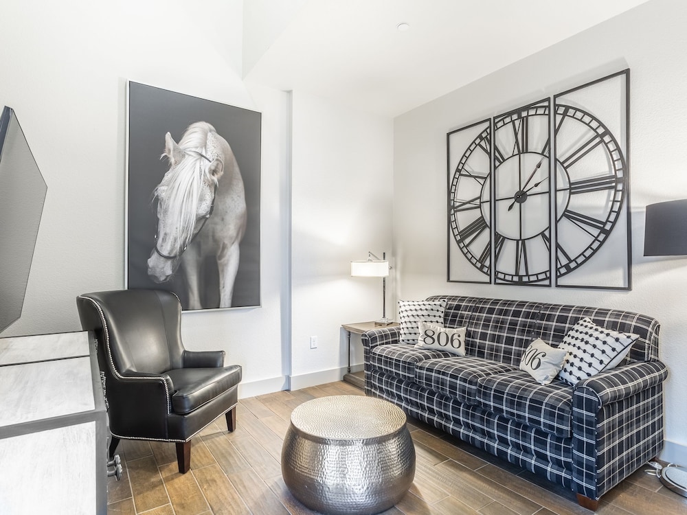 Millsap Suites by Pioneer Pocket Hotel - photo 11