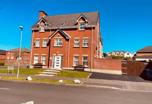 Luxury Portrush Holiday Homes The Grange Portrush Sleeps 13 6 bedrooms — 4-Star Luxury Hotel in Portrush, United Kingdom