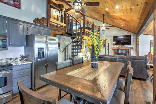 Smoky Mountain Loft Amazing Views Hot Tub 560 FREE tickets each paid day - photo 17
