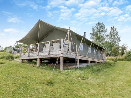 Safari Tent One Uk44404 — 4-Star Luxury Hotel in Ross On Wye, United Kingdom