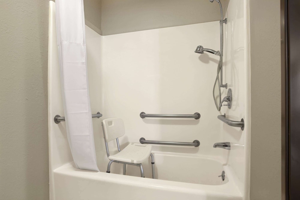 Days Inn by Wyndham Sheridan - photo 10