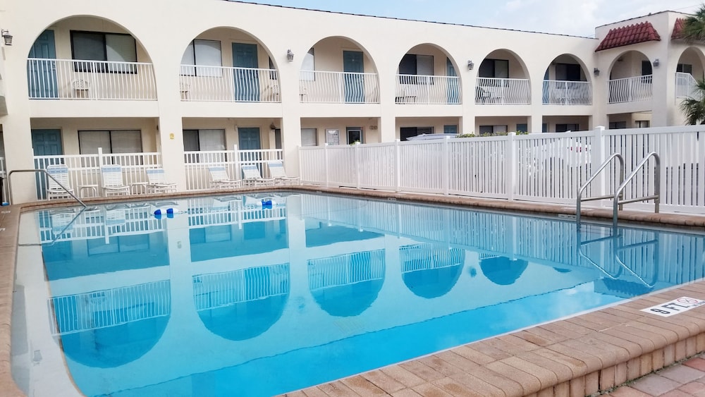 Redington Surf Resort — hotel in North Redington Beach