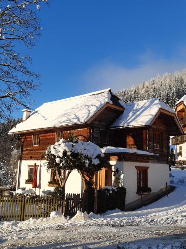 Troadkasten Ferienhaus Am Bio Bergbauernhof Kammerhofer Vlg Roath — hotel in Aflenz Kurort