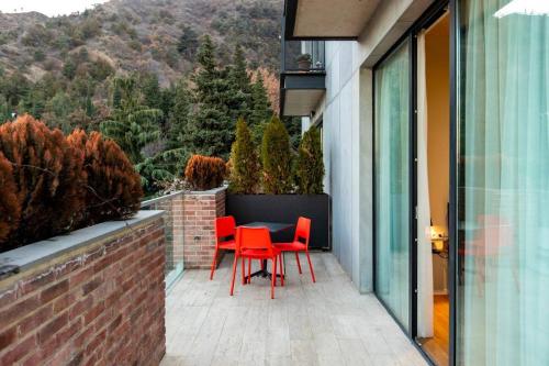 Stylish 2 BR 2 Balconies Apartment In Old Tbilisi