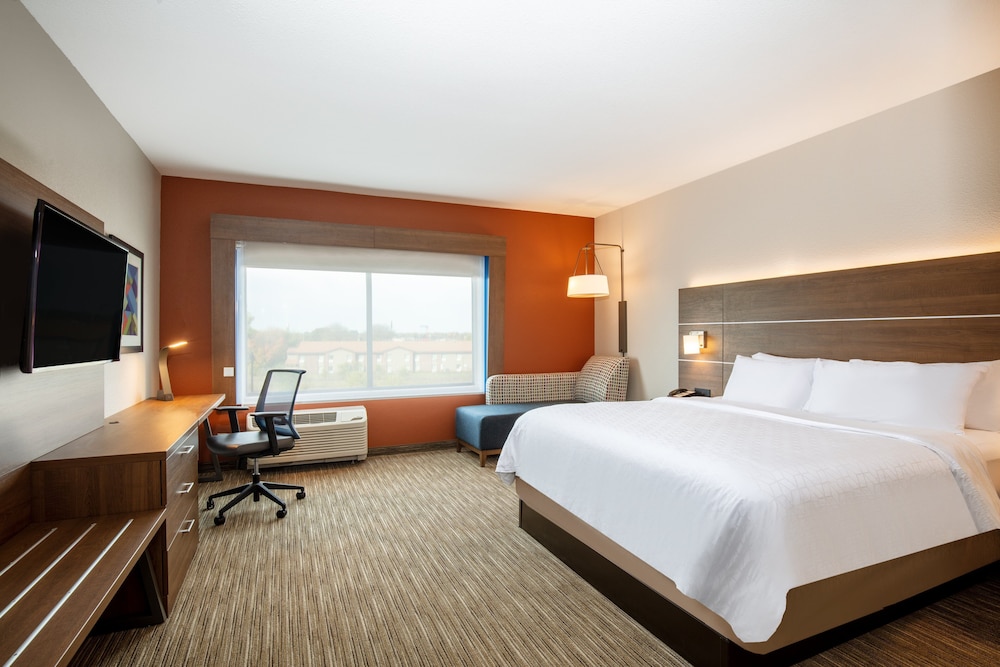Holiday Inn Express & Suites Beloit by IHG - photo 17