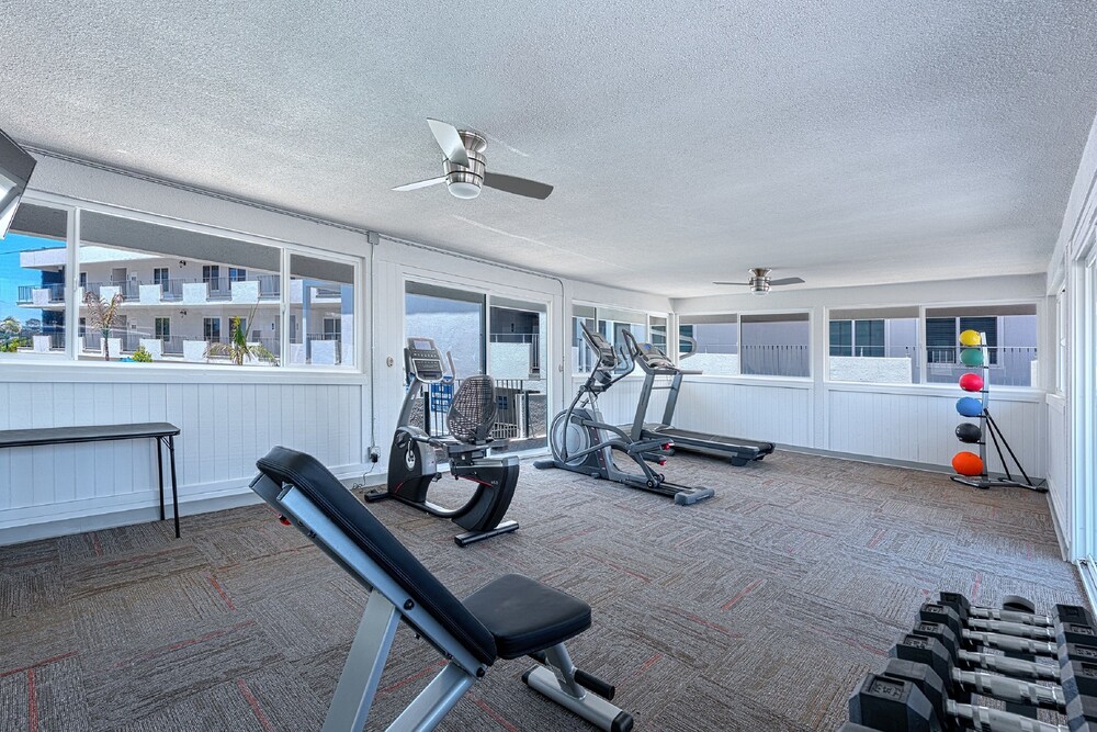 Superior Point Loma Suites by Sonder - photo 3