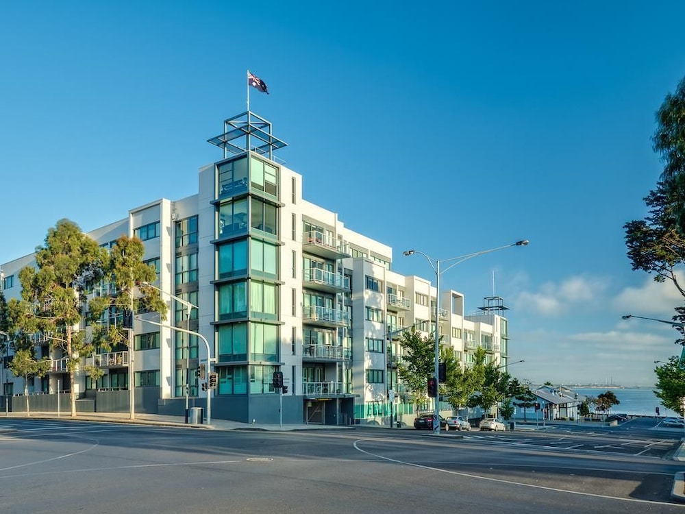 Waterfront By Gold Star Stays — 4-Star Luxury Hotel in Geelong, Australia