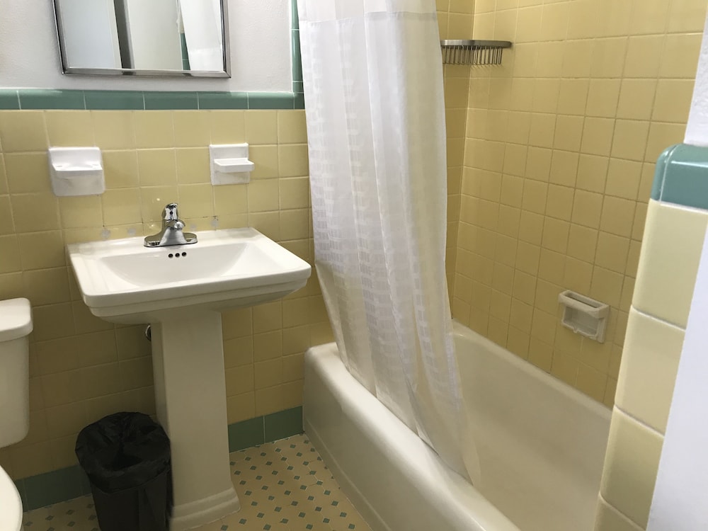Silver Princess Motel - photo 15