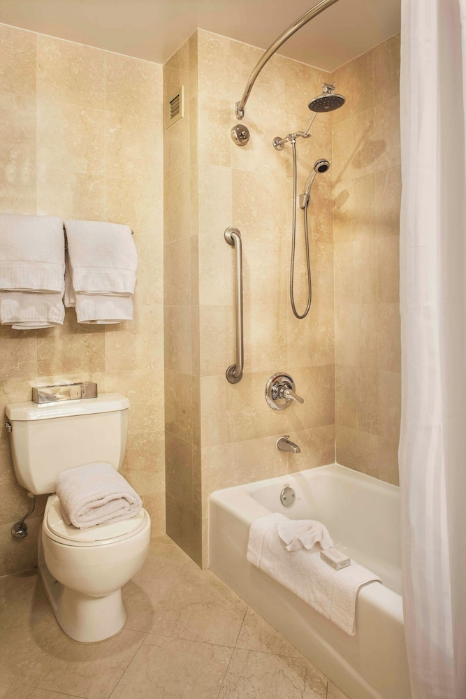 Courtyard by Marriott New York JFK Airport - photo 26