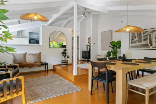 Huia Haven Rustic Garden Retreat With King Suite — 4-Star Luxury Hotel in Taupo, New Zealand